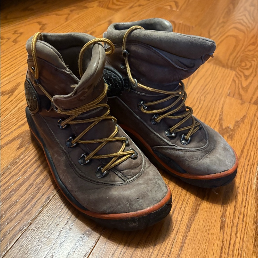Nike ACG Brown Leather Boots with Gold Accents